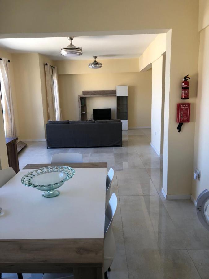 The Sea Across The Road - Flat 4 Apartamento St. Paul's Bay Exterior foto